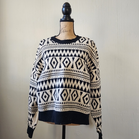 Unique Patterned Overfit Sweater - Picture 1 of 11